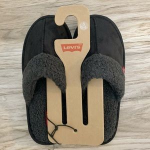 Levi’s Slippers - Womens S - 5-6 - NEW